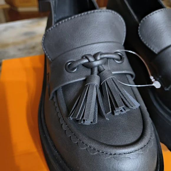 Black Platform Loafers with Tassels - Picture 3 of 6